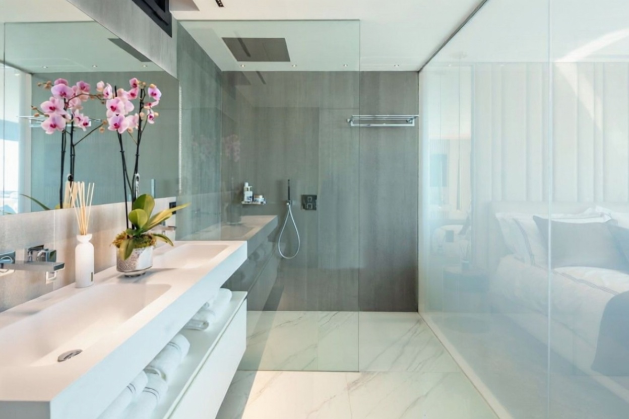 Seafront attic in Marbella — Bathroom