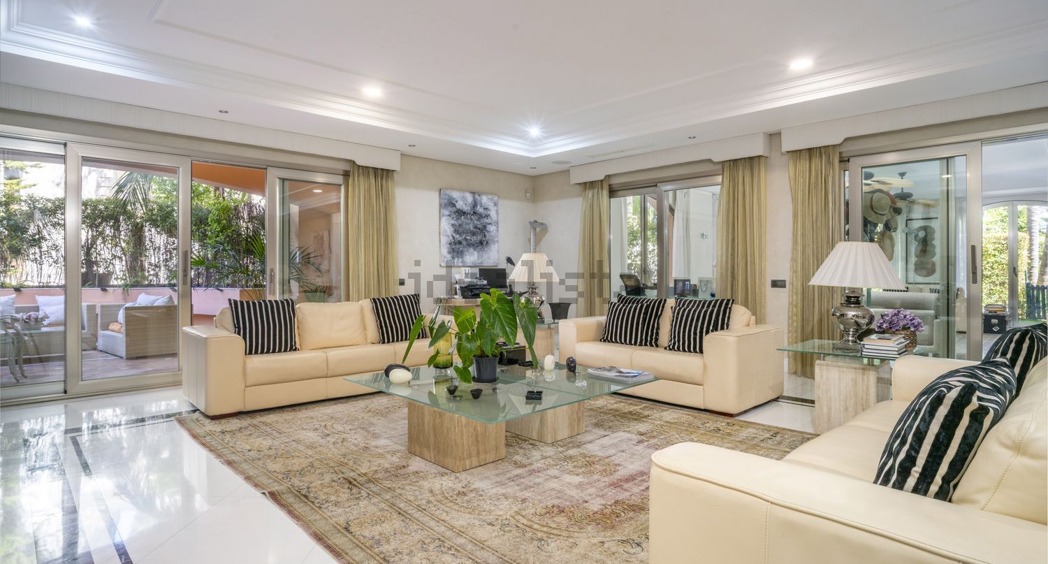 Appartement en première ligne de plage à Marbella — Séjour