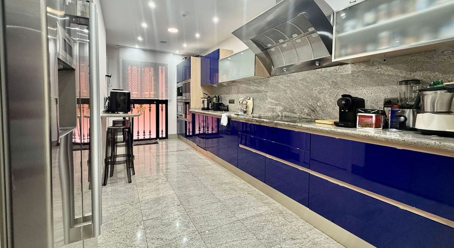 Appartement en première ligne de plage à Marbella — Cuisine