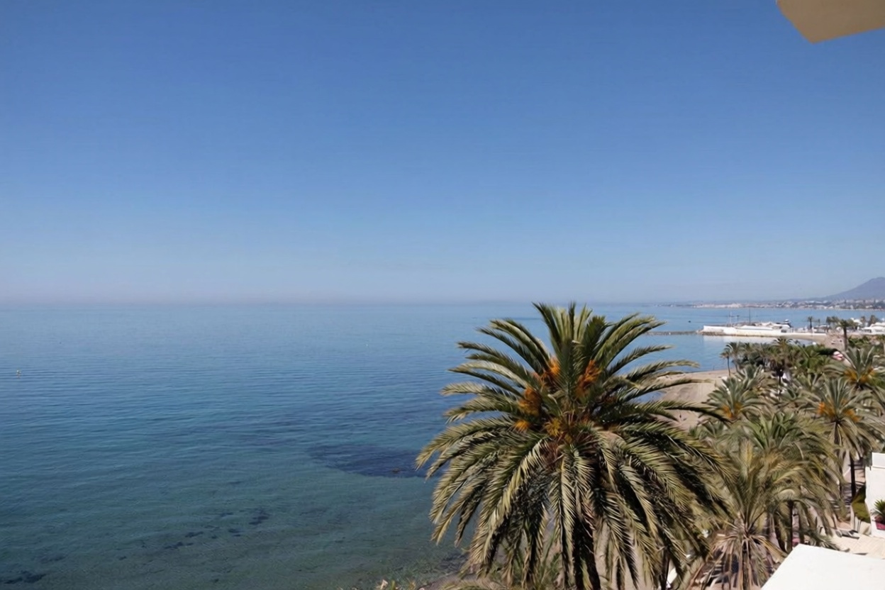 Квартира на продажу на первой линии пляжа в Marbella — Морской вид