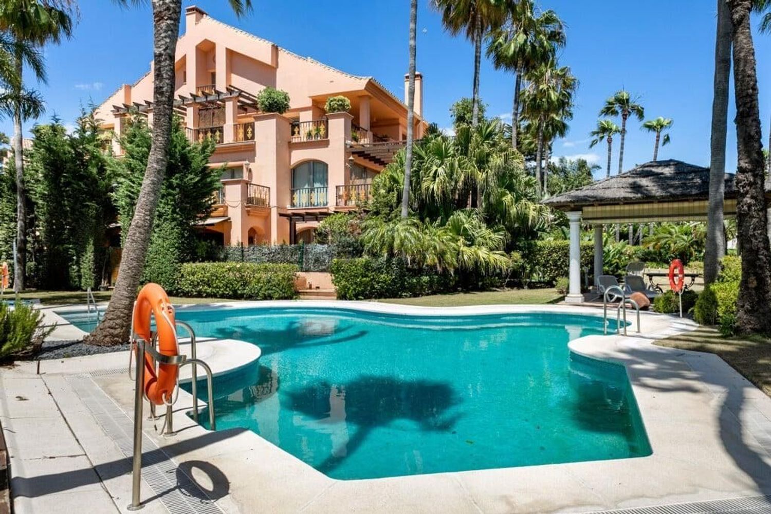 Appartement en première ligne de plage à Marbella — Piscine