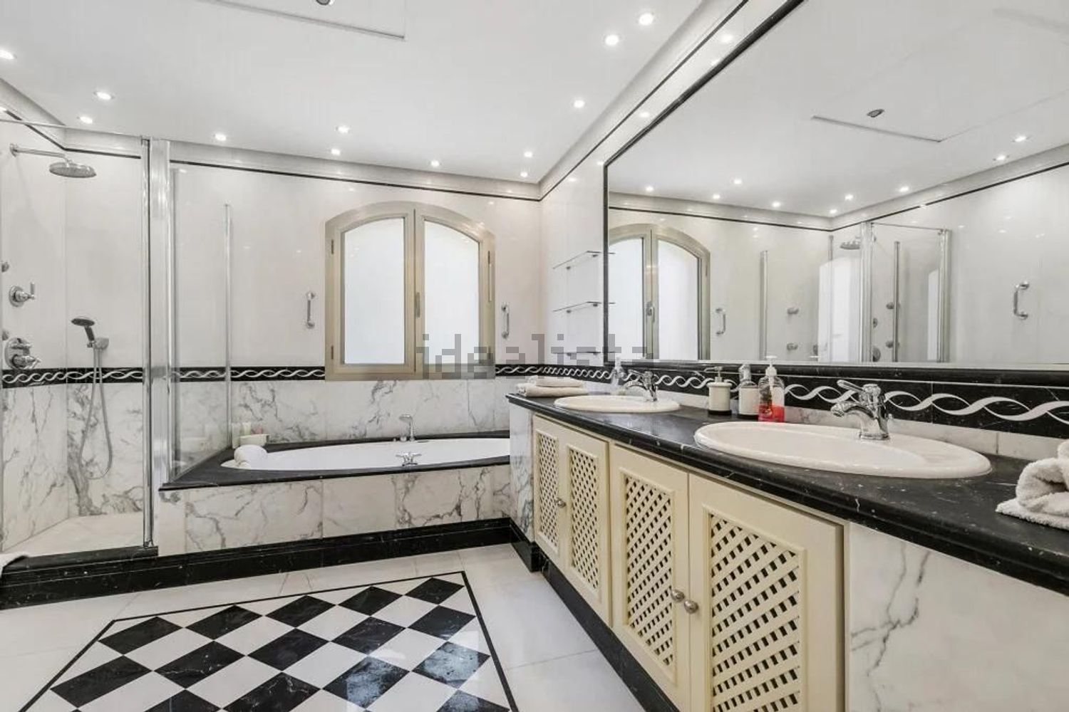 Appartement en première ligne de plage à Marbella — Sanitaires