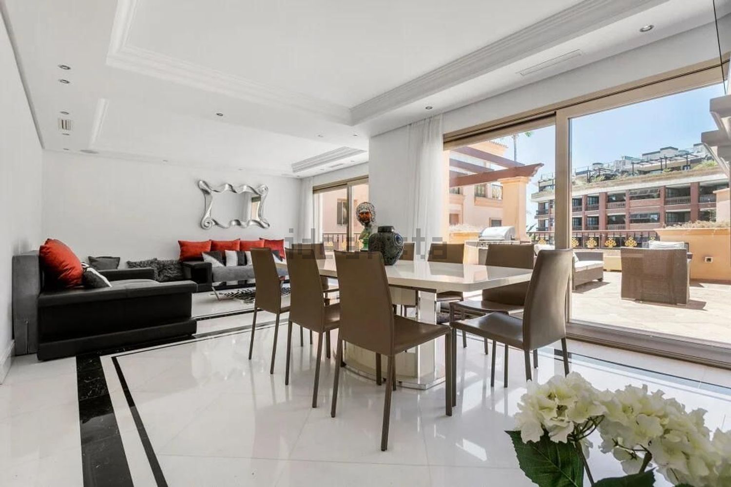 Appartement en première ligne de plage à Marbella — Séjour