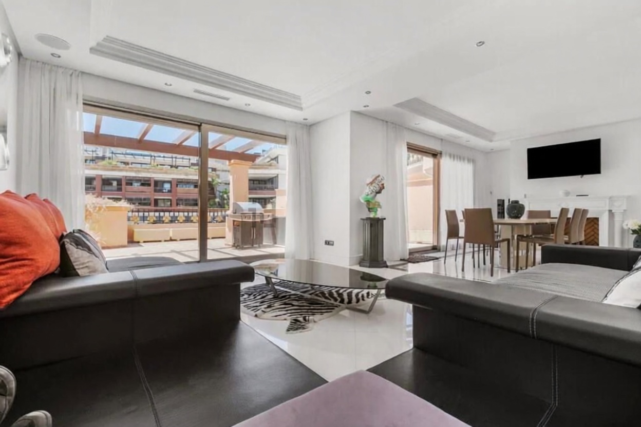 Appartement en première ligne de plage à Marbella — Séjour