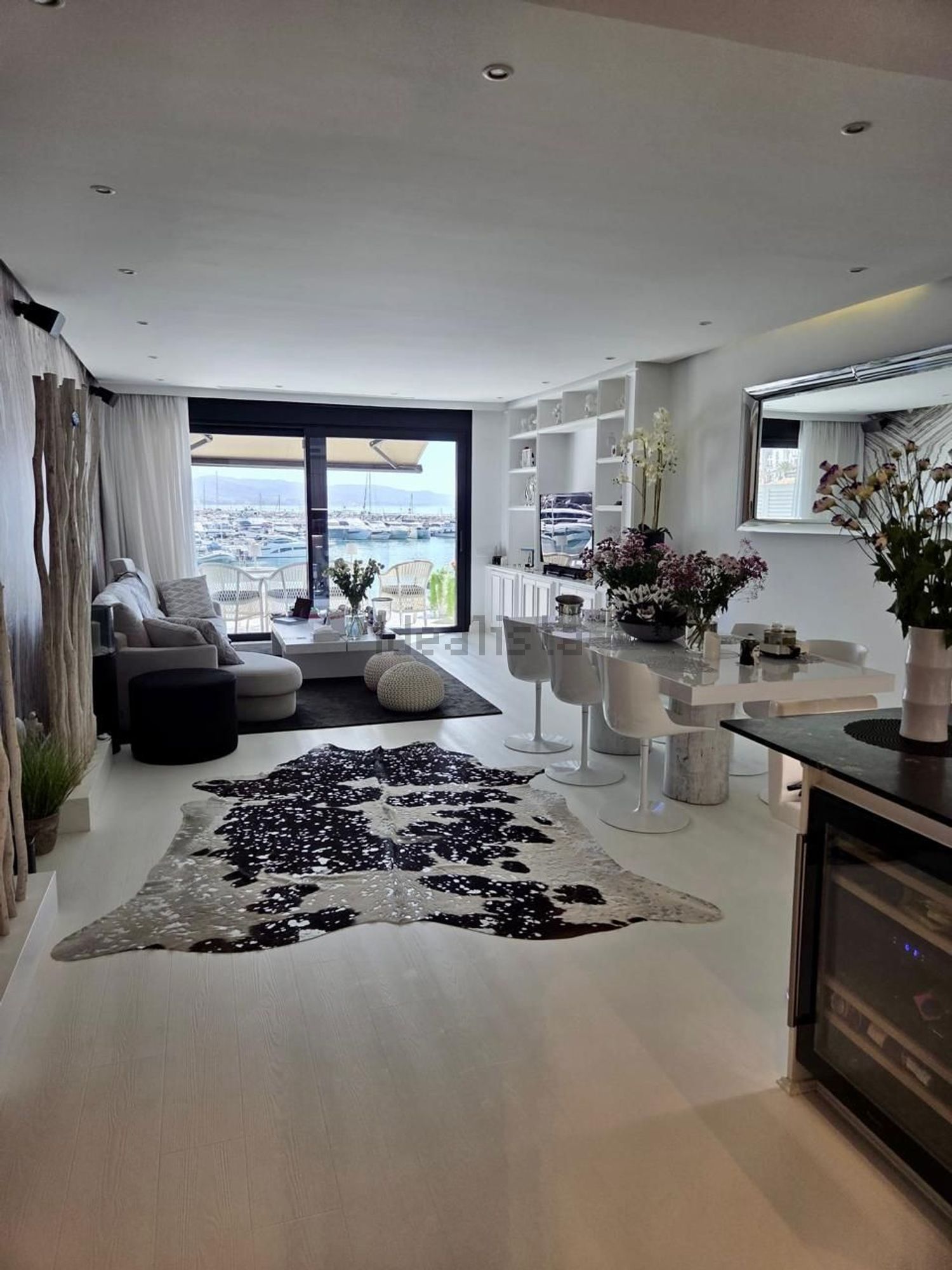 Appartement en première ligne de plage à Marbella — Séjour