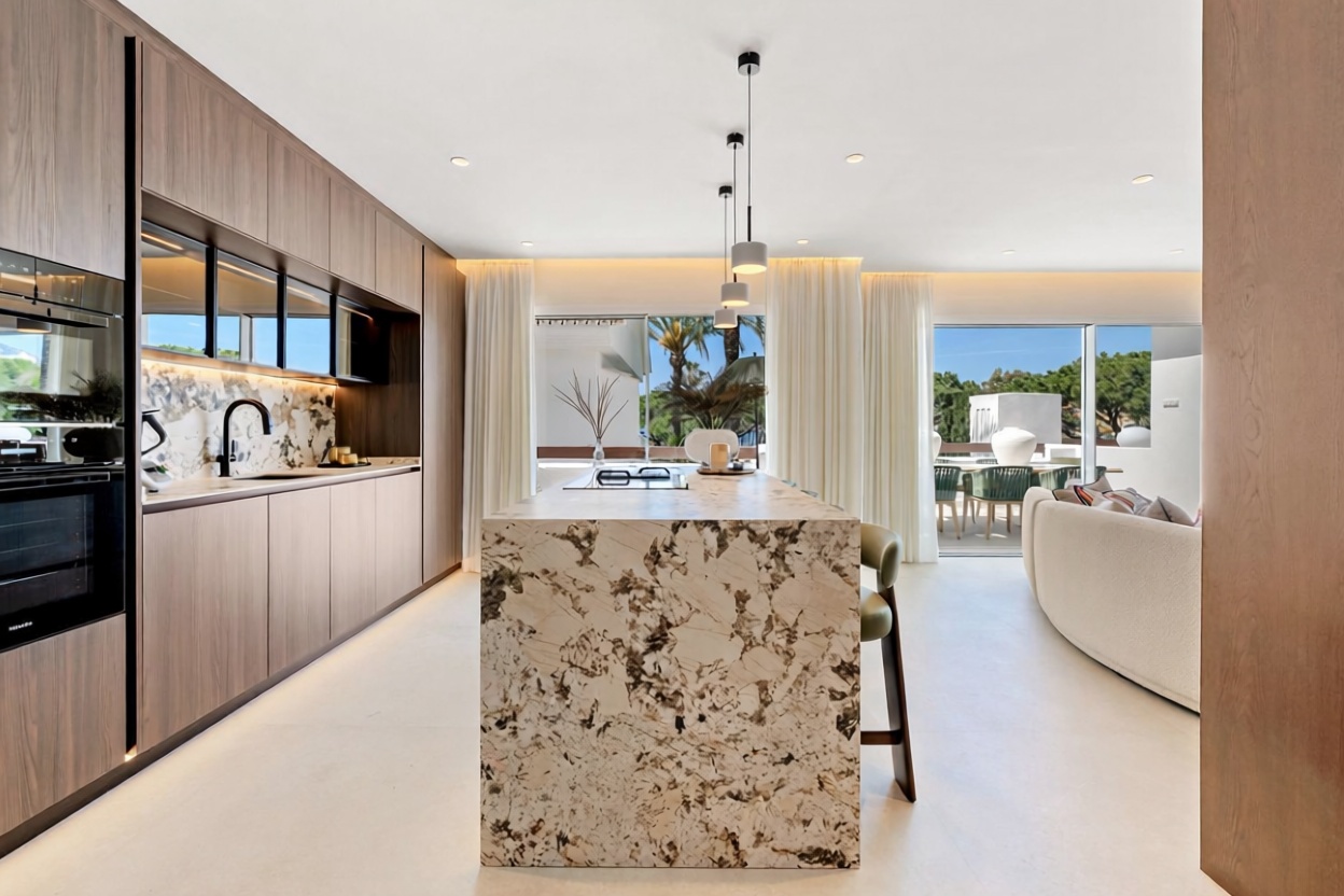 Квартира на продажу на первой линии пляжа в Marbella — Кухня