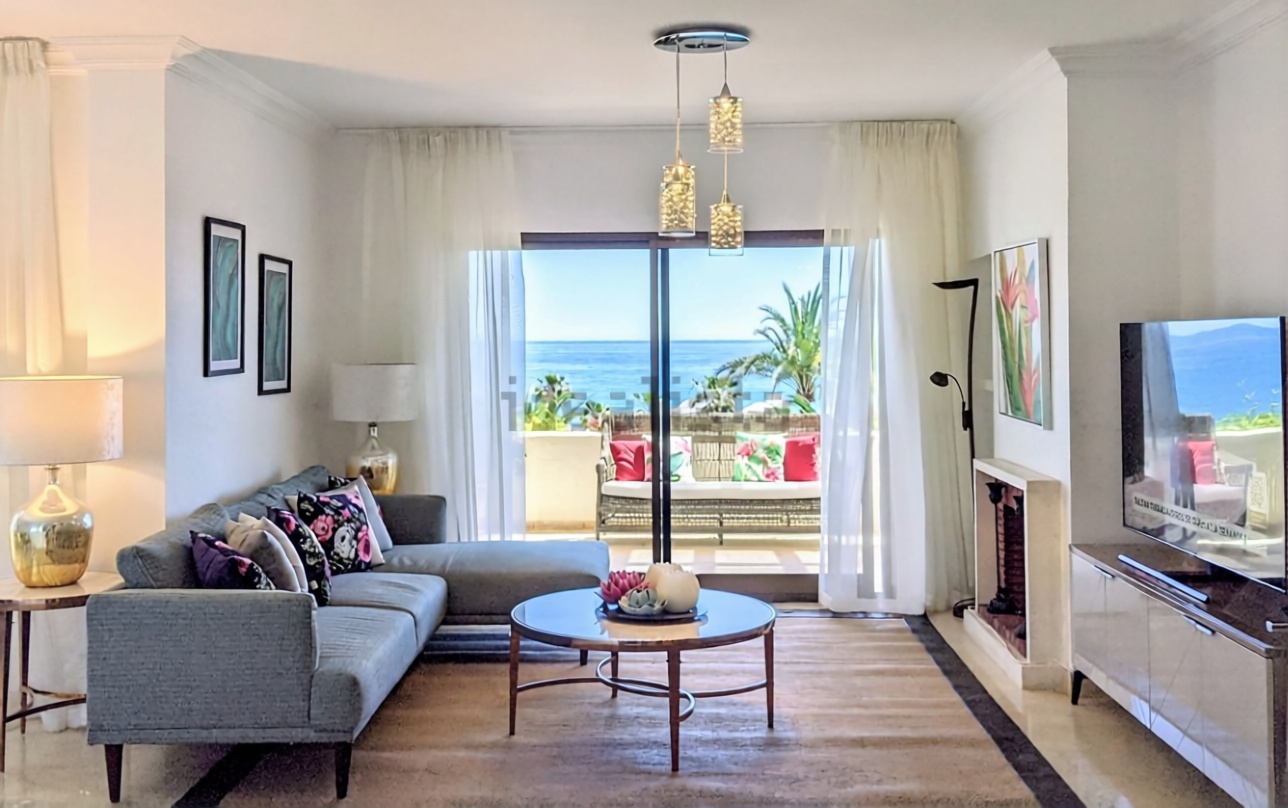 Мансарда на продажу на первой линии моря в Marbella — Гостиная
