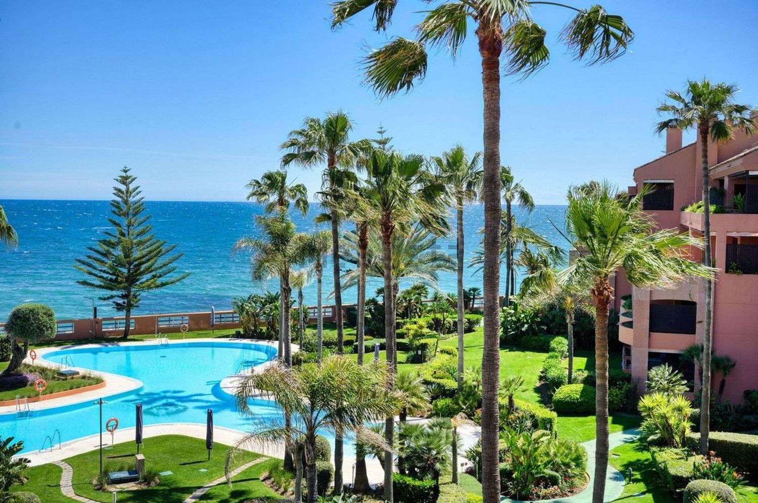 Seafront attic in Marbella — Sea view