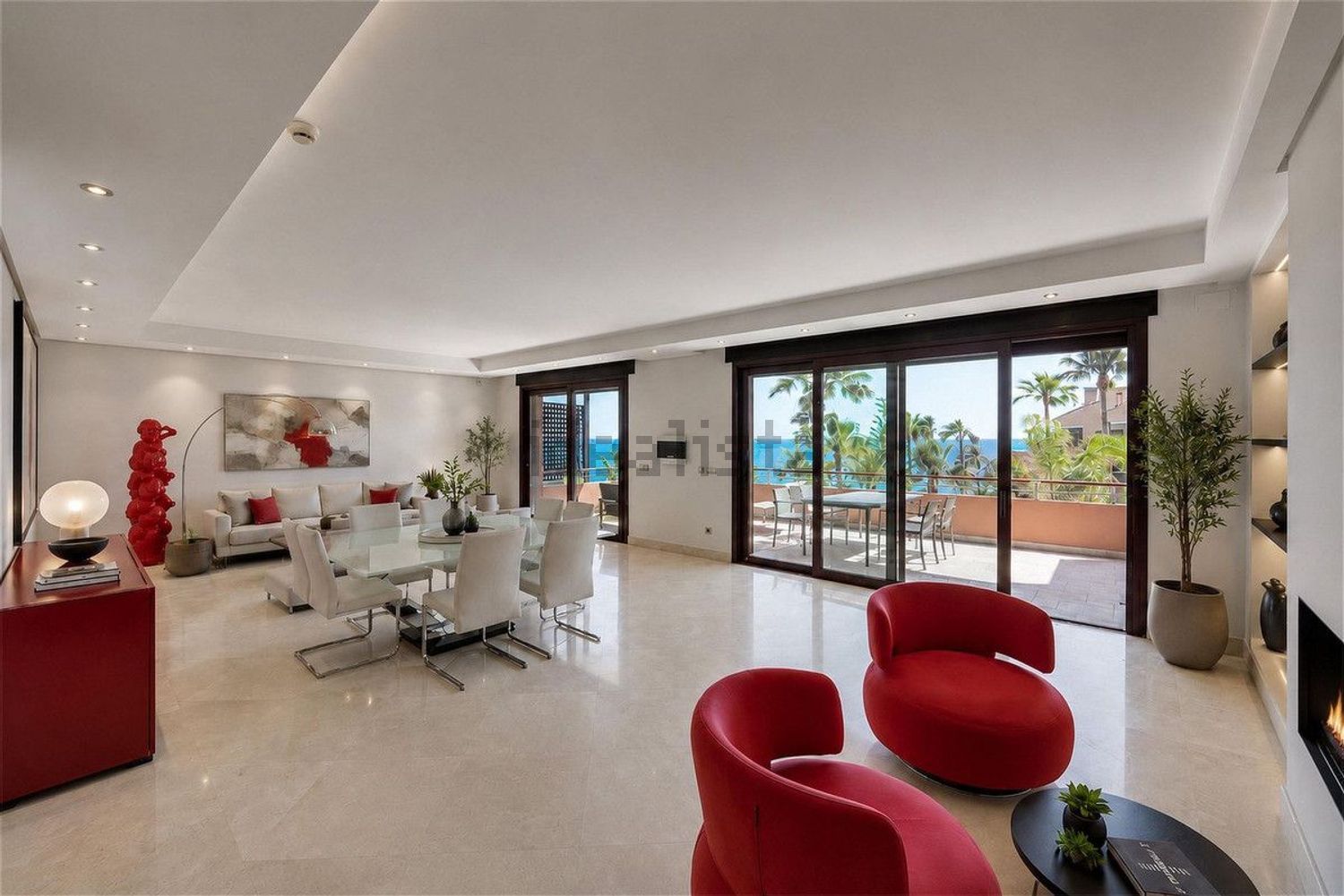 Seafront attic in Marbella — Living room