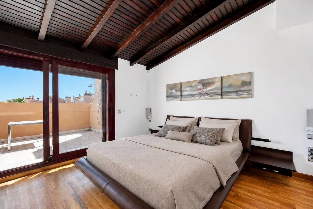 Dachgeschosswohnung zum Verkauf in erster Meereslinie in Marbella — Schlafzimmer
