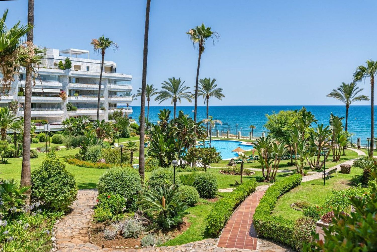 Appartement en première ligne de plage à Marbella — Vue mer
