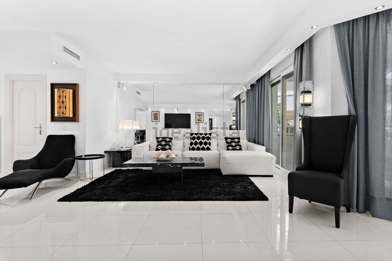 Appartement en première ligne de plage à Marbella — Séjour