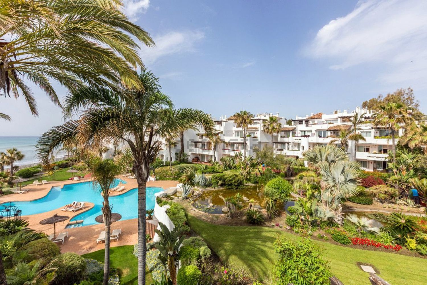 Duplex en première ligne de plage à Marbella — Vue mer