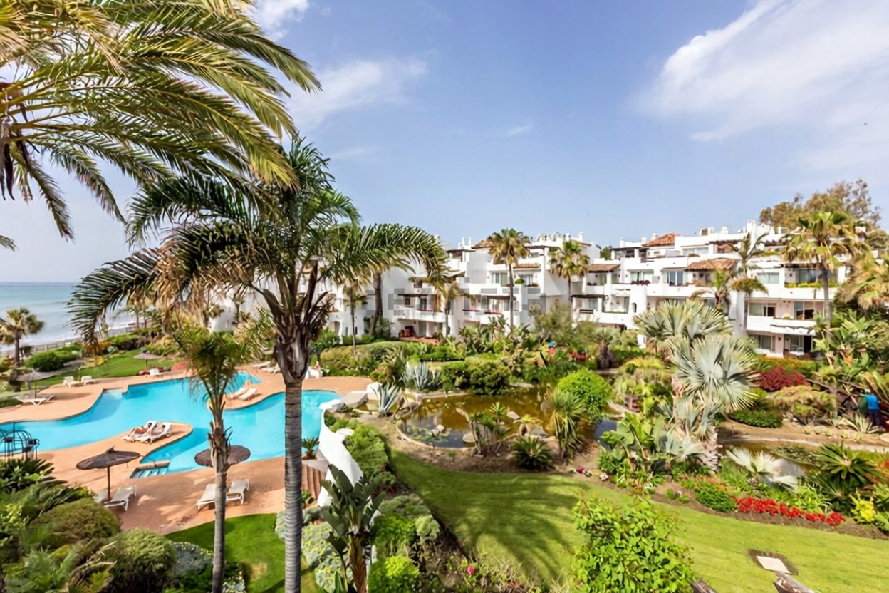 Дуплекс на продажу на первой линии пляжа в Marbella — Морской вид