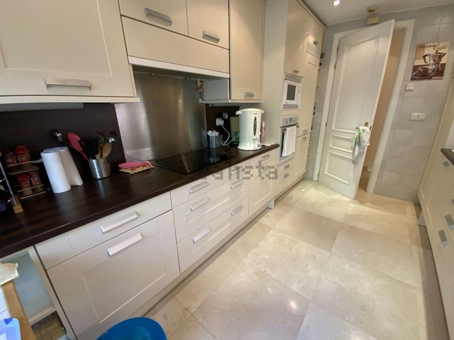 Beachfront flat in Marbella — Kitchen
