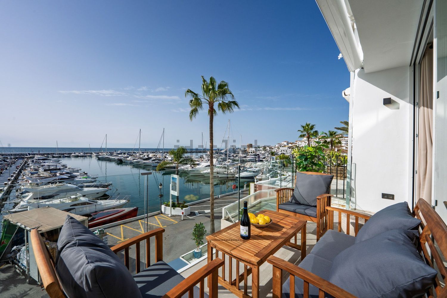 Seafront attic in Marbella — Sea terrace
