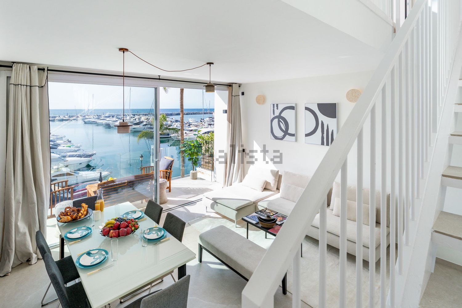 Seafront attic in Marbella — Living room