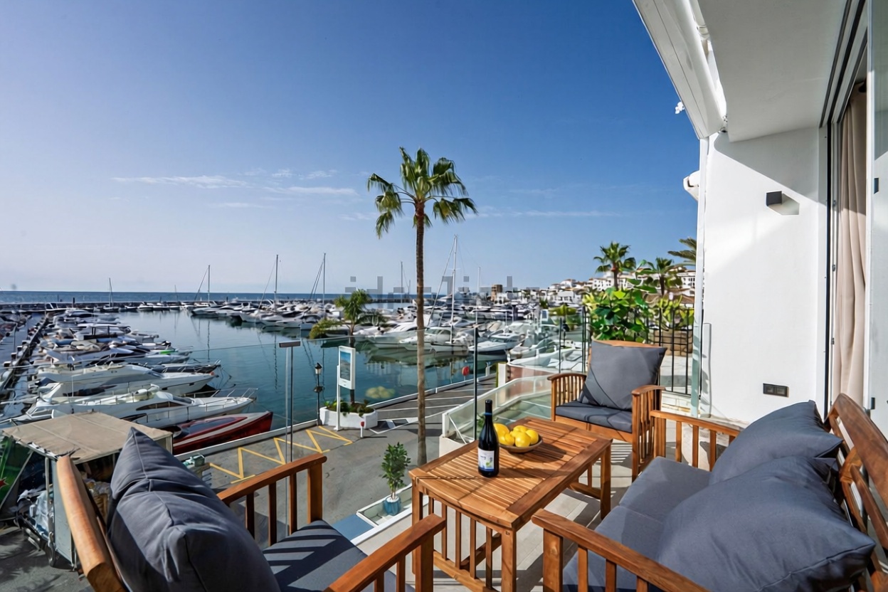 Мансарда на продажу на первой линии моря в Marbella — Морская терраса