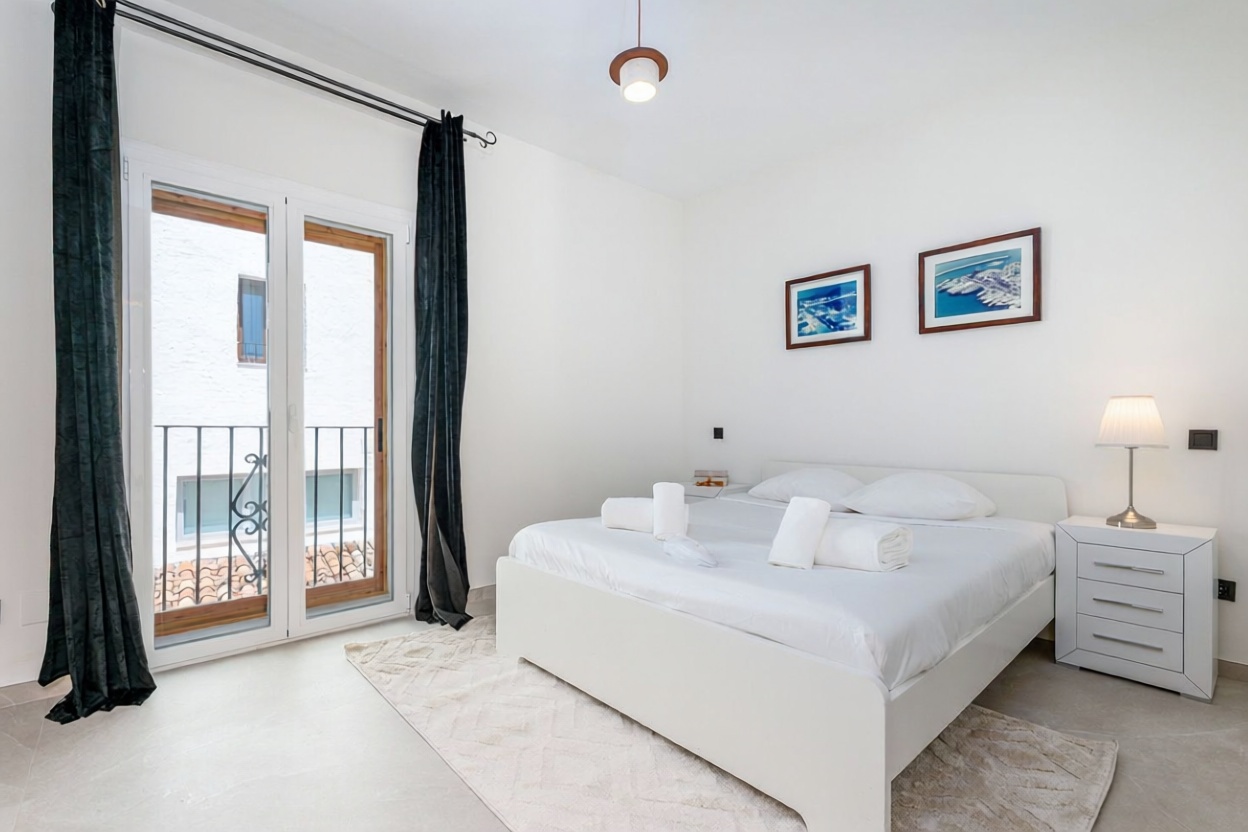 Мансарда на продажу на первой линии моря в Marbella — Спальня
