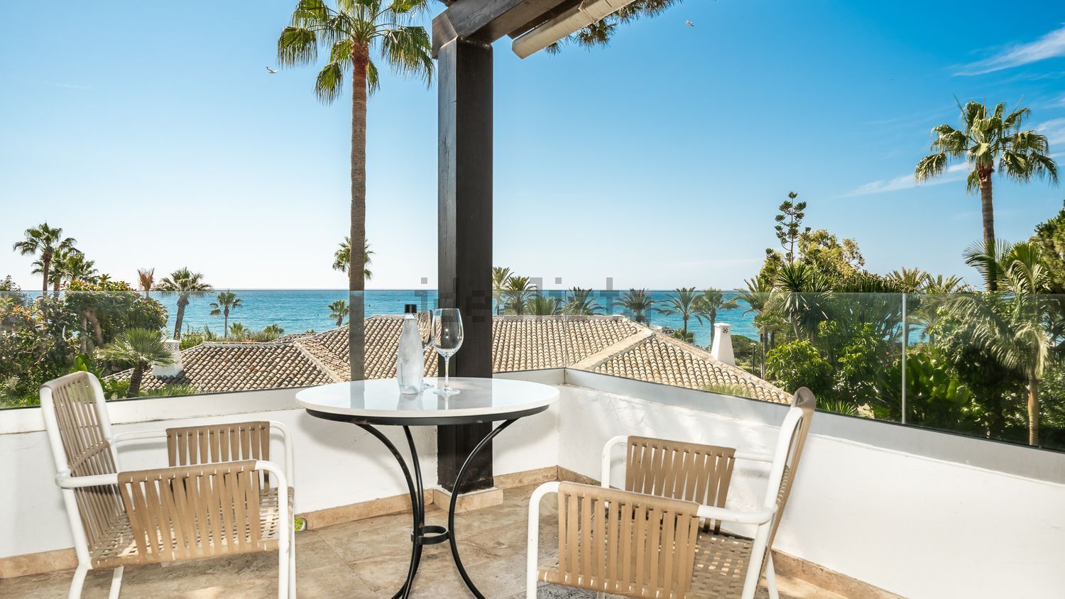 Appartement en attique en première ligne de mer à Marbella