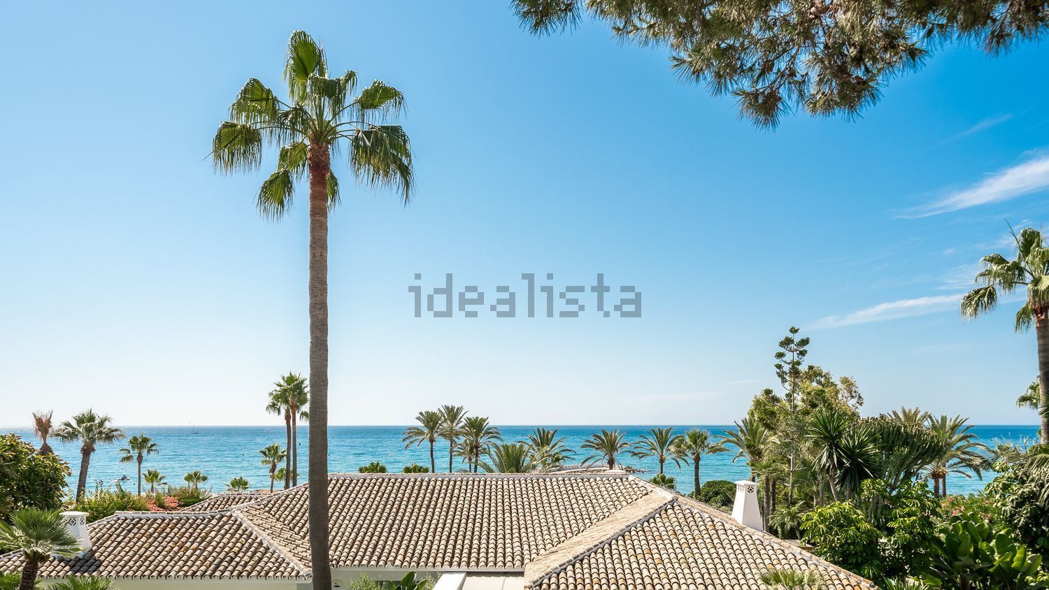 Seafront attic in Marbella — Sea view