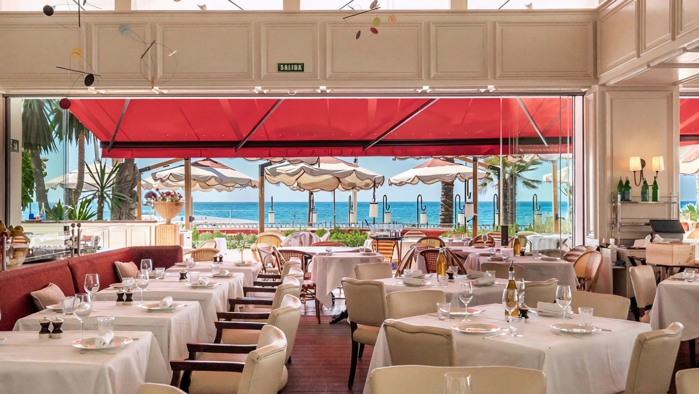 Мансарда на продажу на первой линии моря в Marbella — Столовая