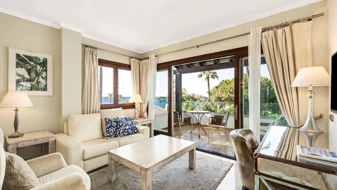 Мансарда на продажу на первой линии моря в Marbella — Гостиная
