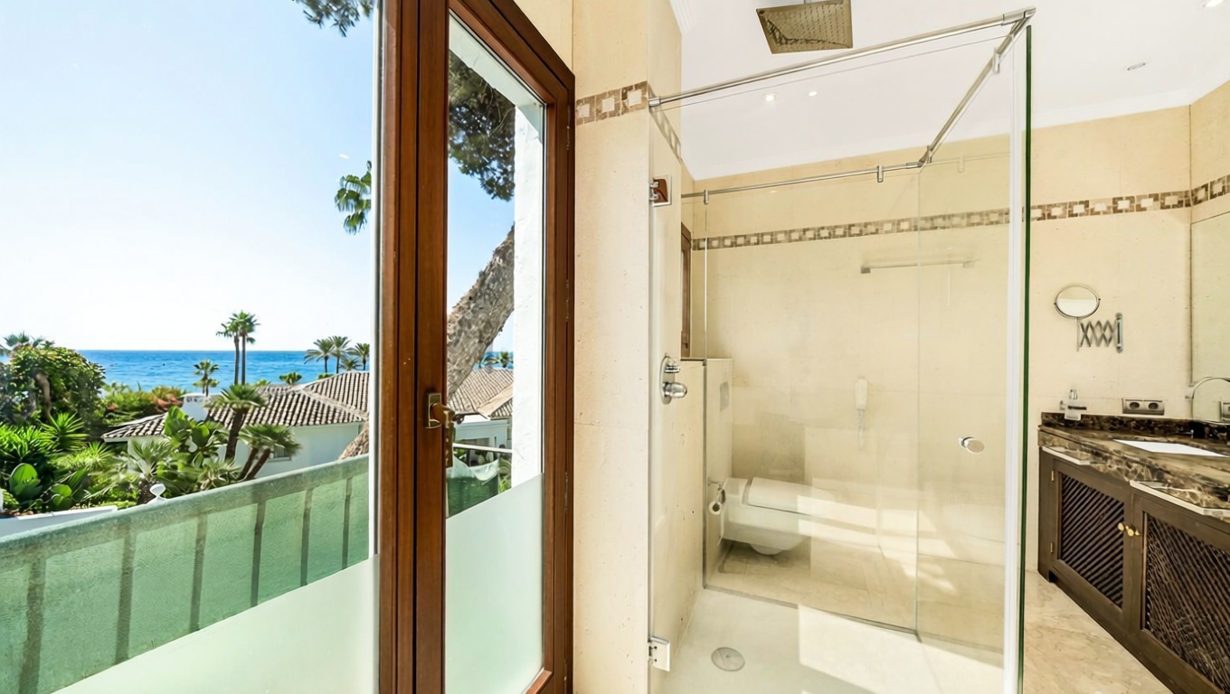 Мансарда на продажу на первой линии моря в Marbella — Ванная