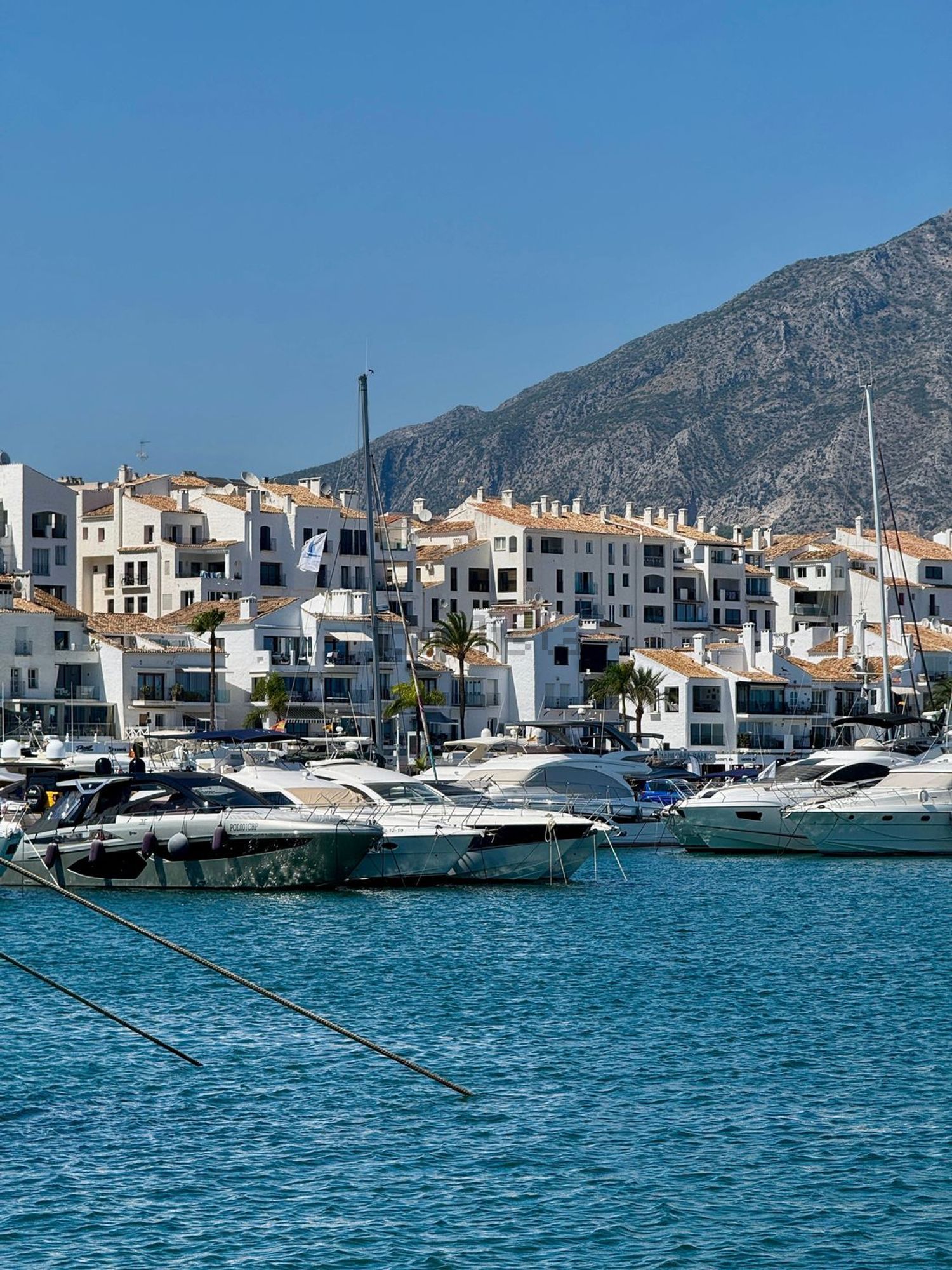 Beachfront flat in Marbella — Sea view