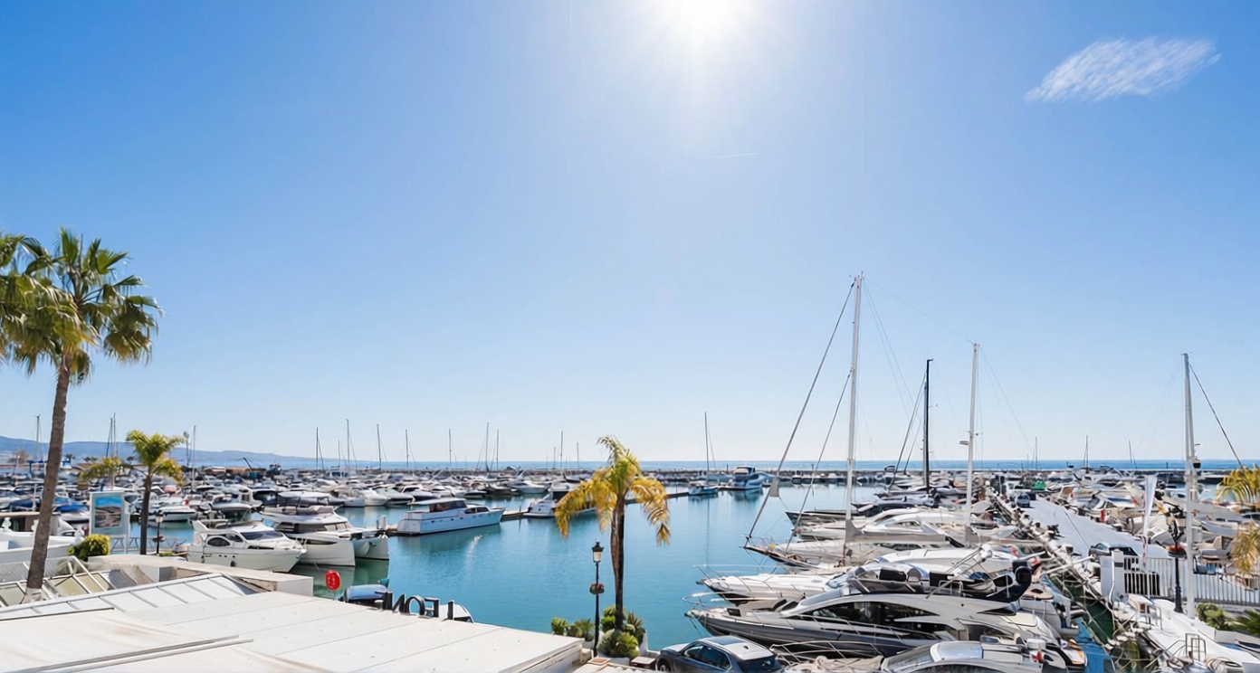 Квартира на продажу на первой линии пляжа в Marbella — Морской вид