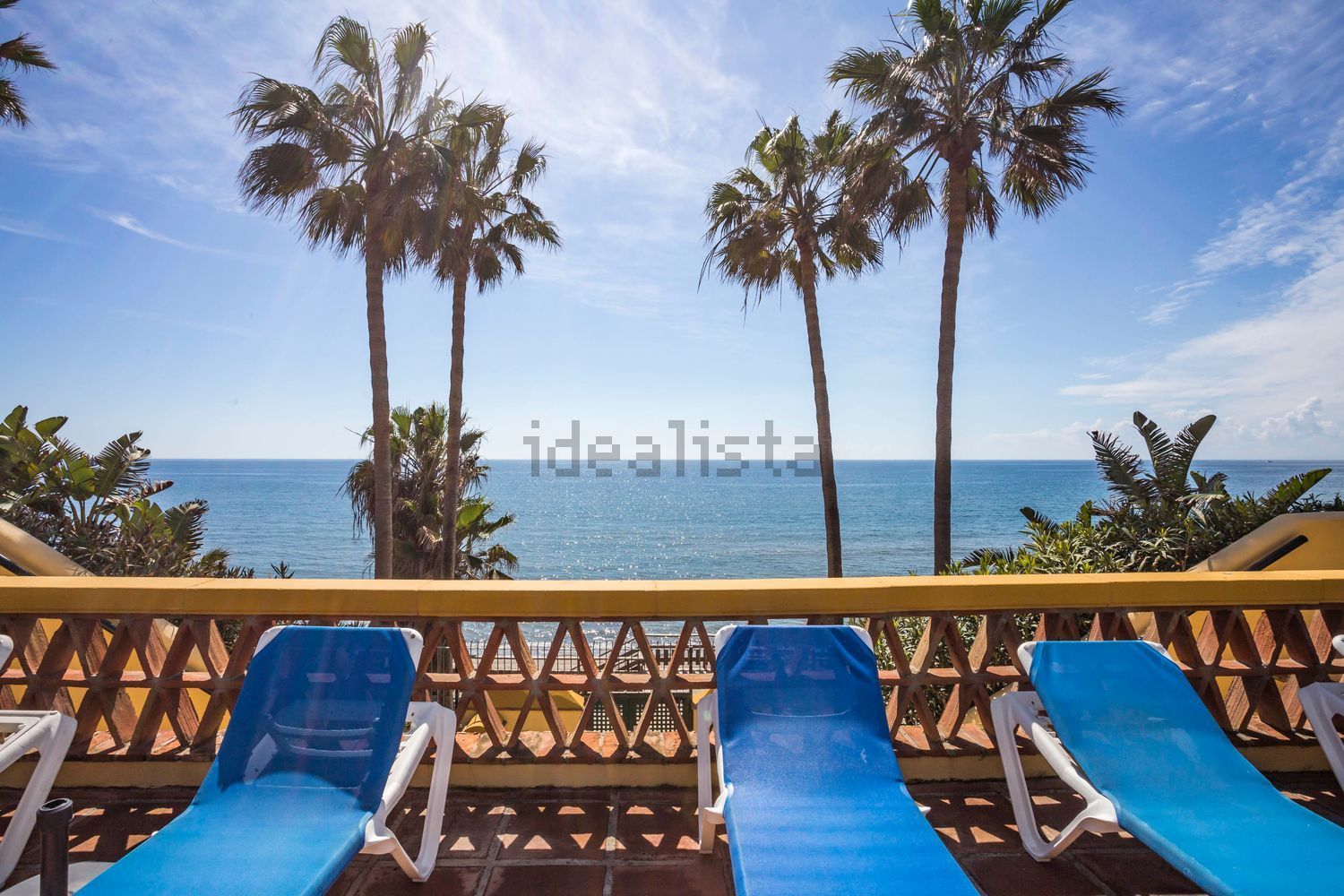 Beachfront flat in Marbella — Sea terrace