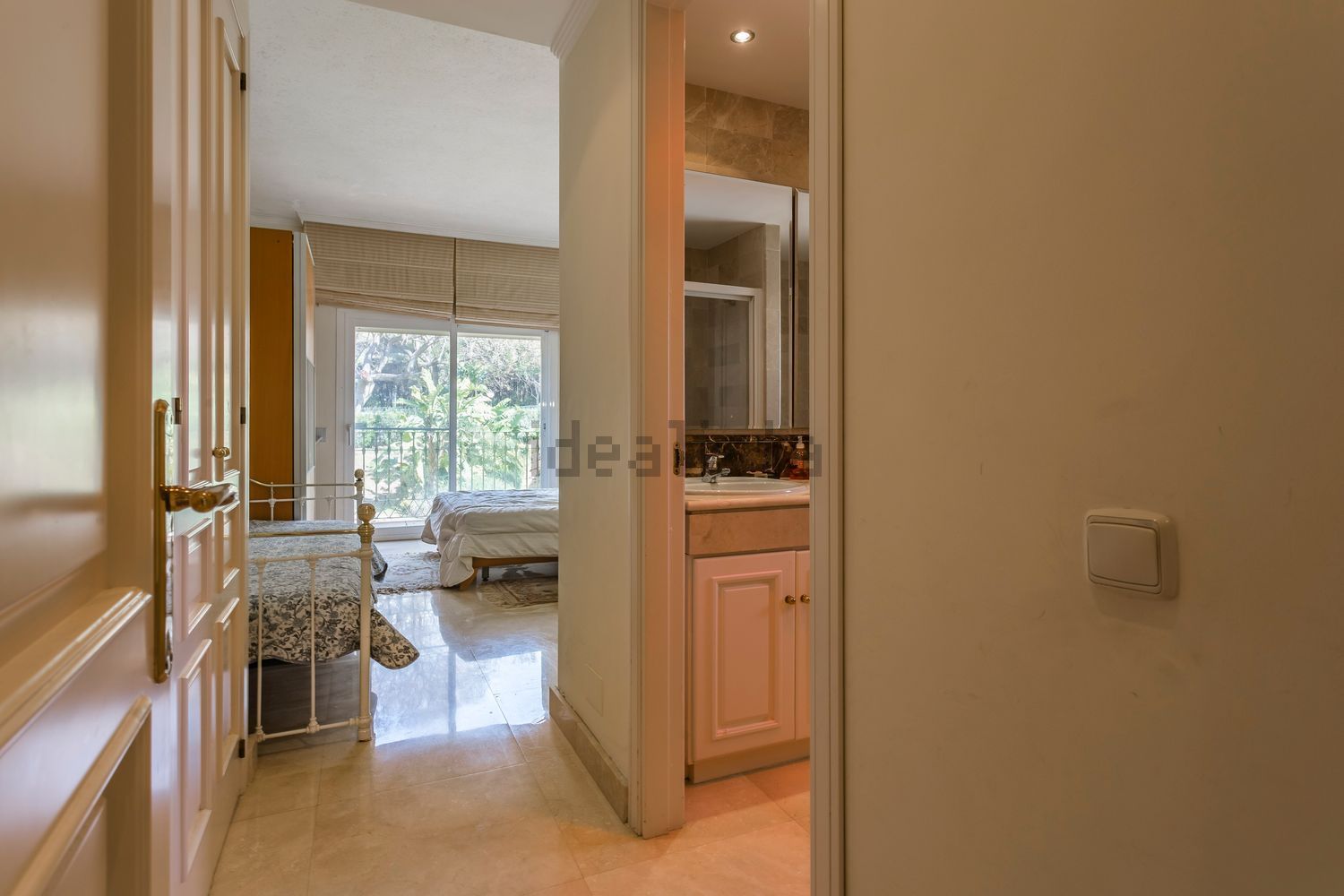 Beachfront flat in Marbella — Bathroom