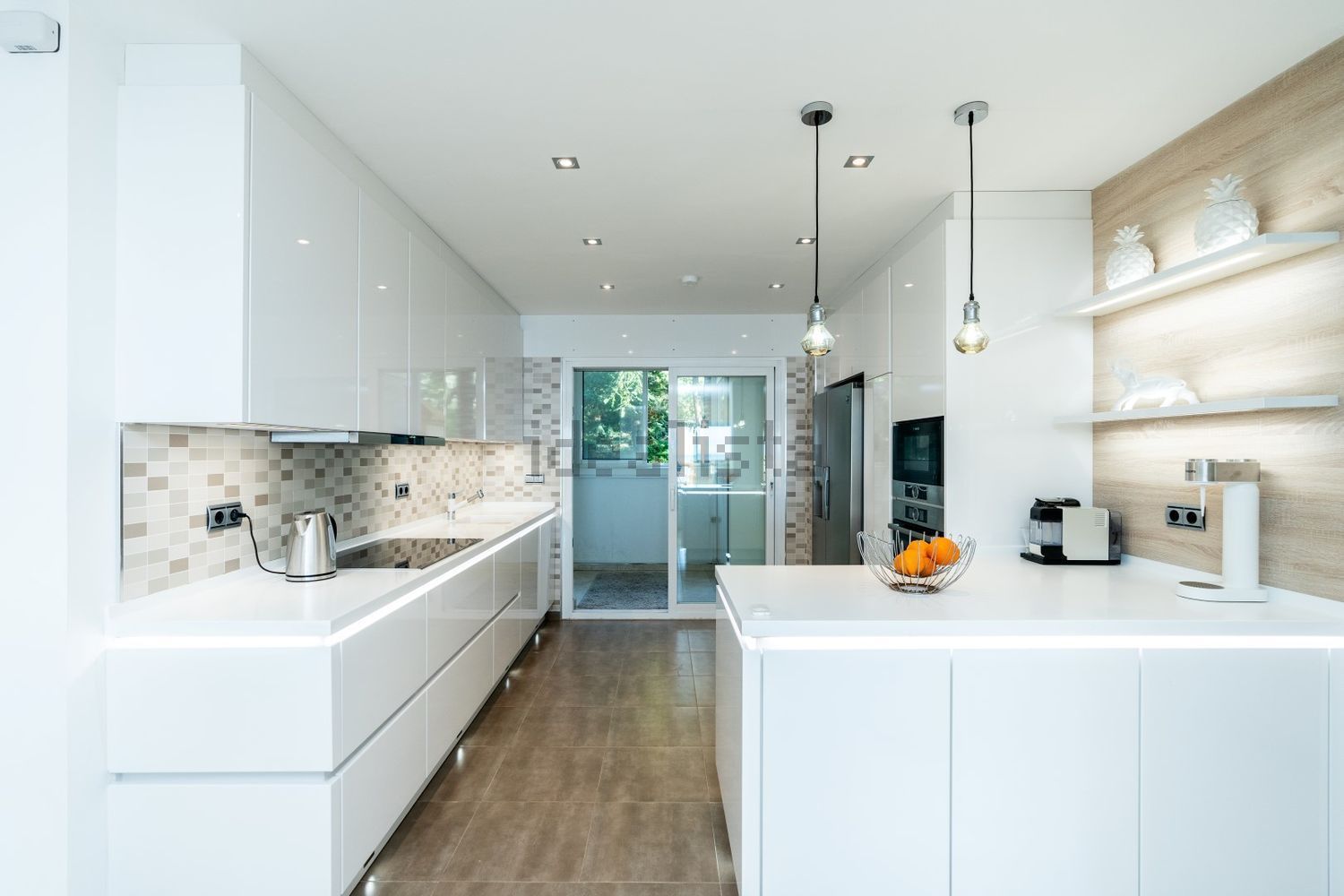 Beachfront flat in Marbella — Kitchen