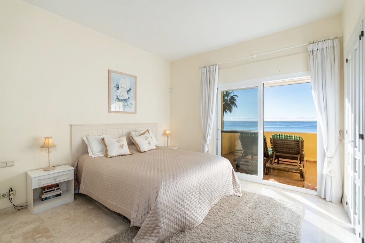 Apartamento à venda pé na areia em Marbella — Quarto