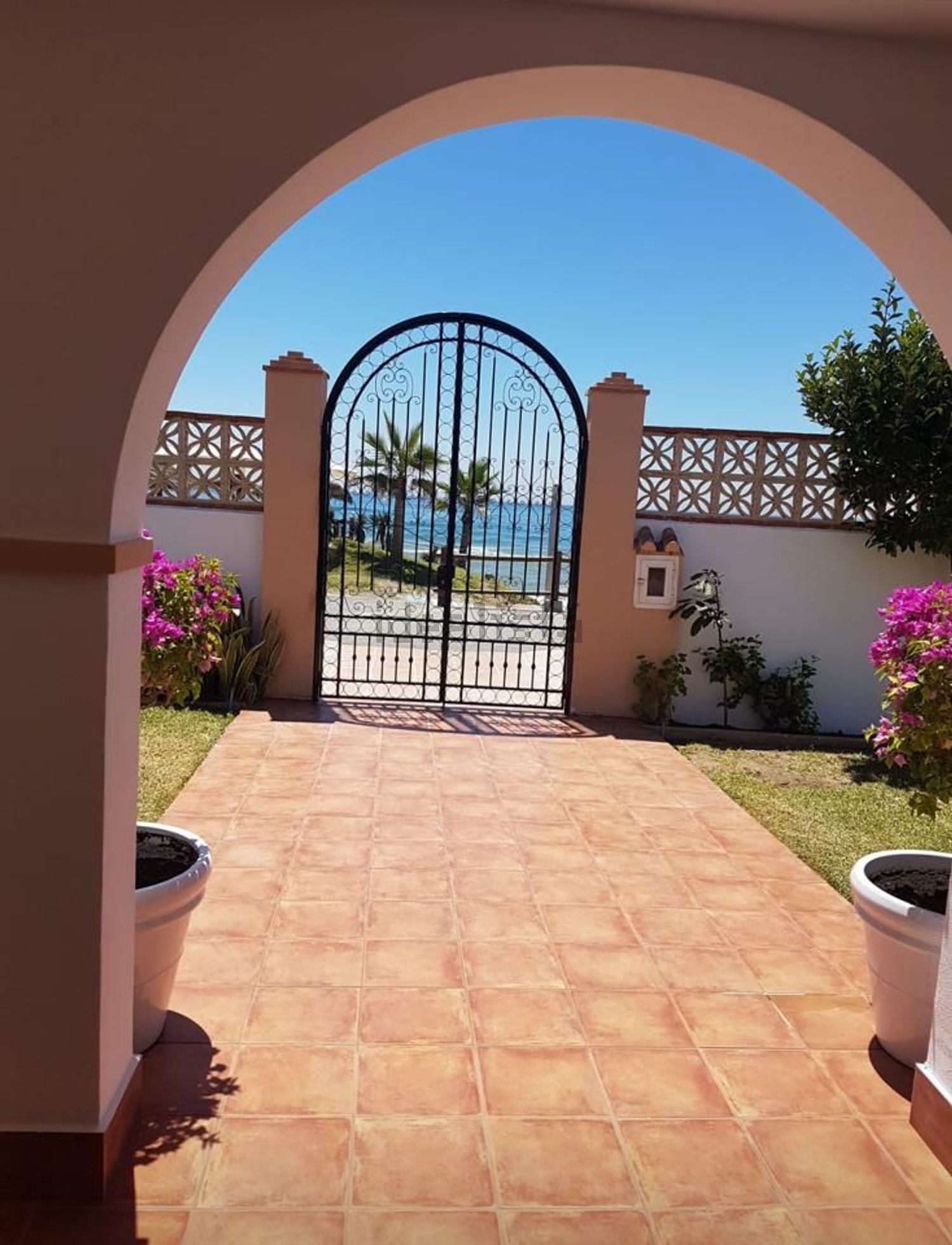 Chalet with direct beach access in Marbella