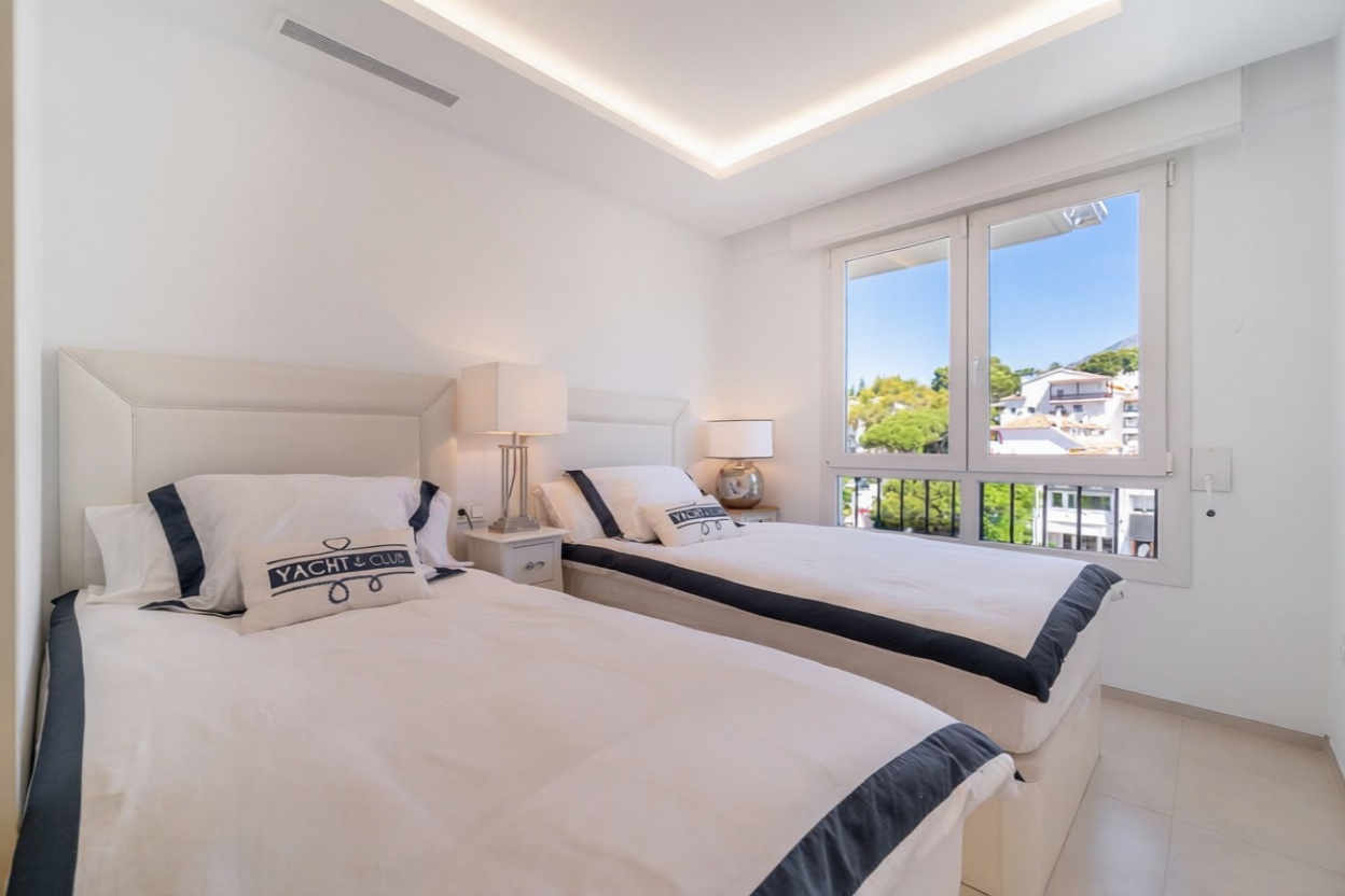 Ático en venta en primera línea de mar en Marbella — Dormitorio