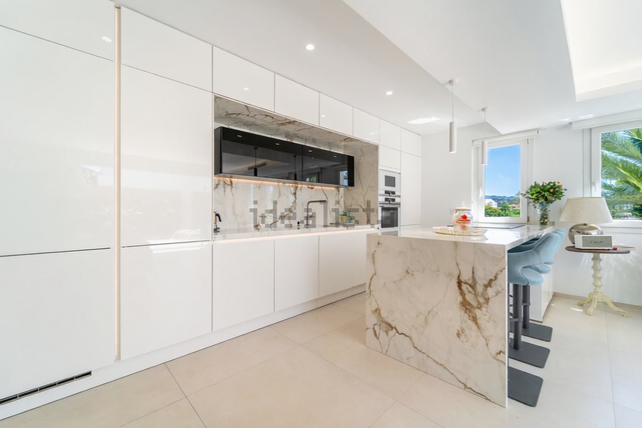Ático en venta en primera línea de mar en Marbella — Cocina