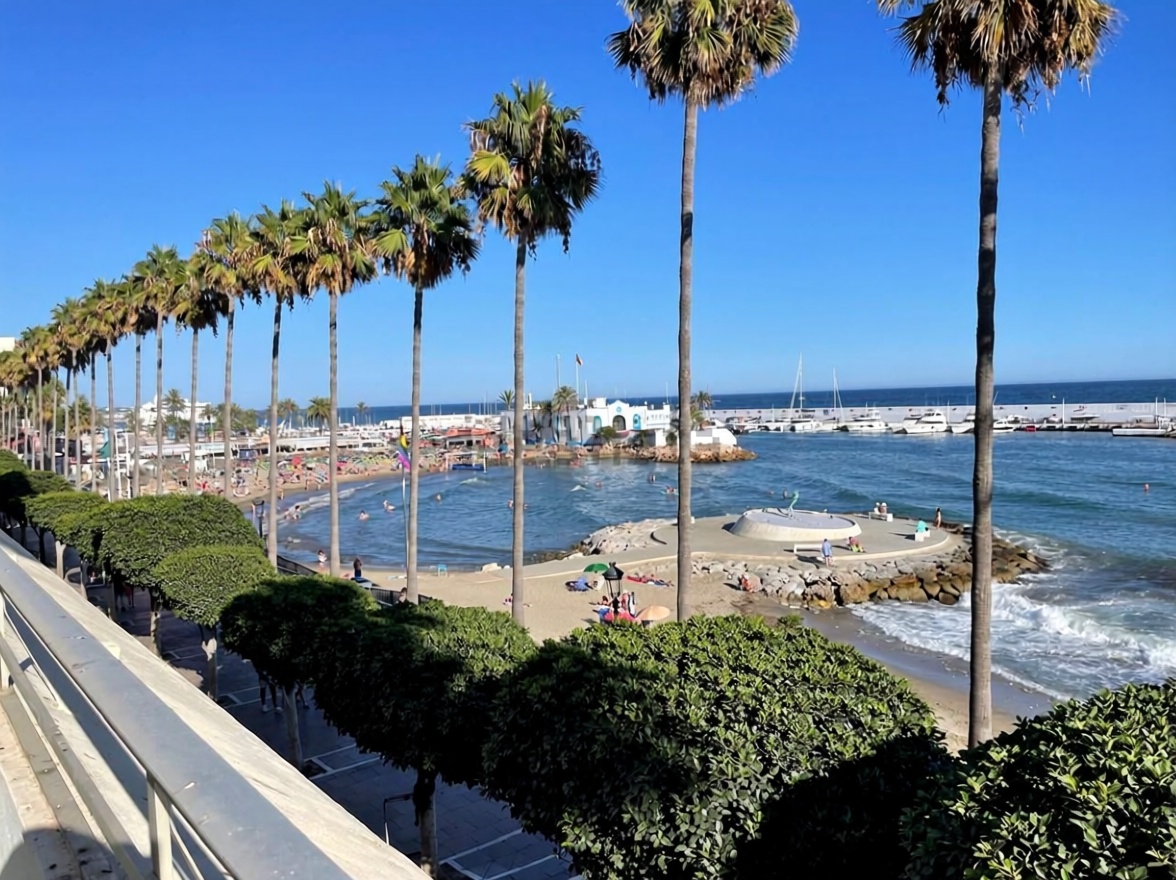 Ático en venta en primera línea de mar en Marbella — Vista mar