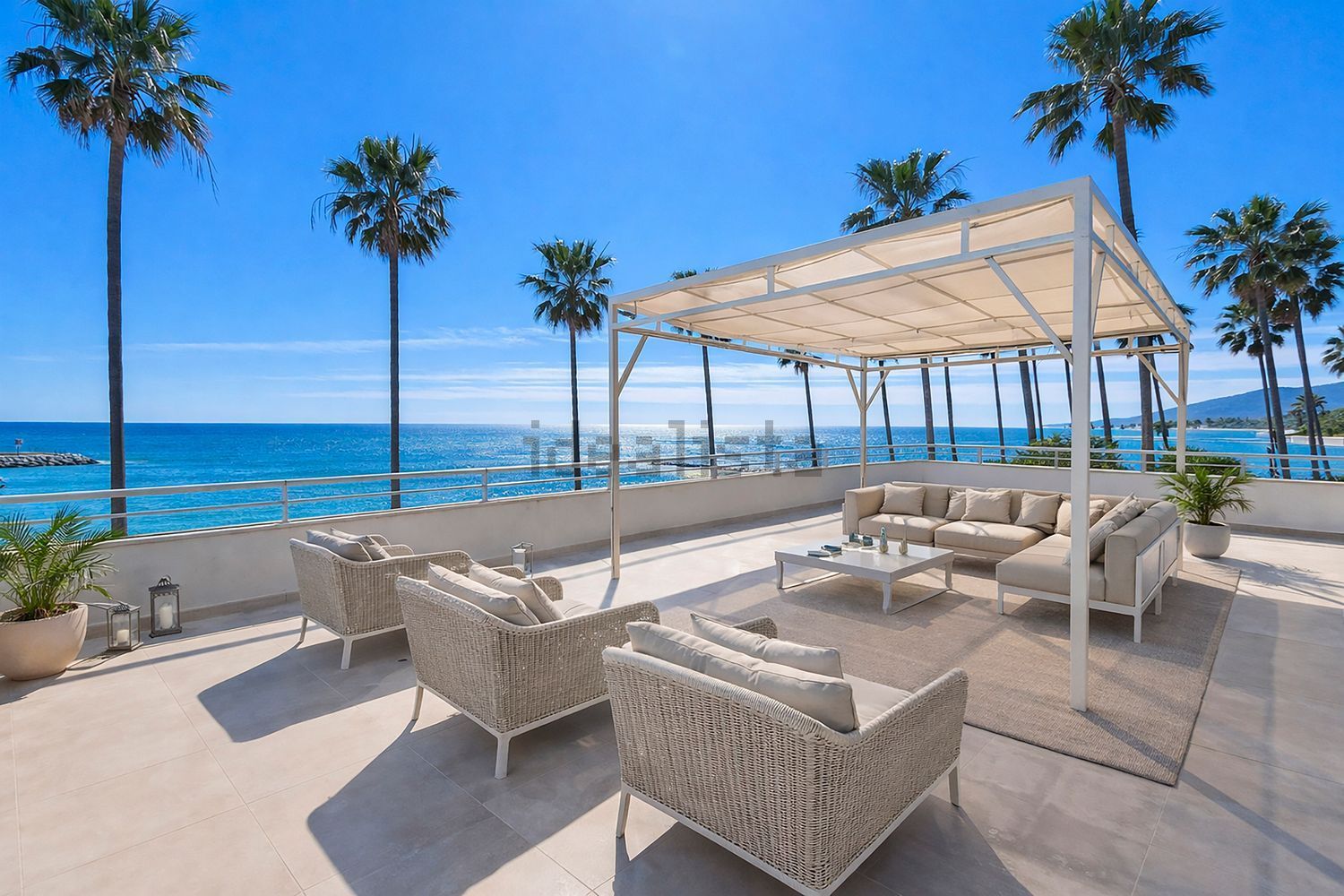 Seafront attic in Marbella — Sea terrace