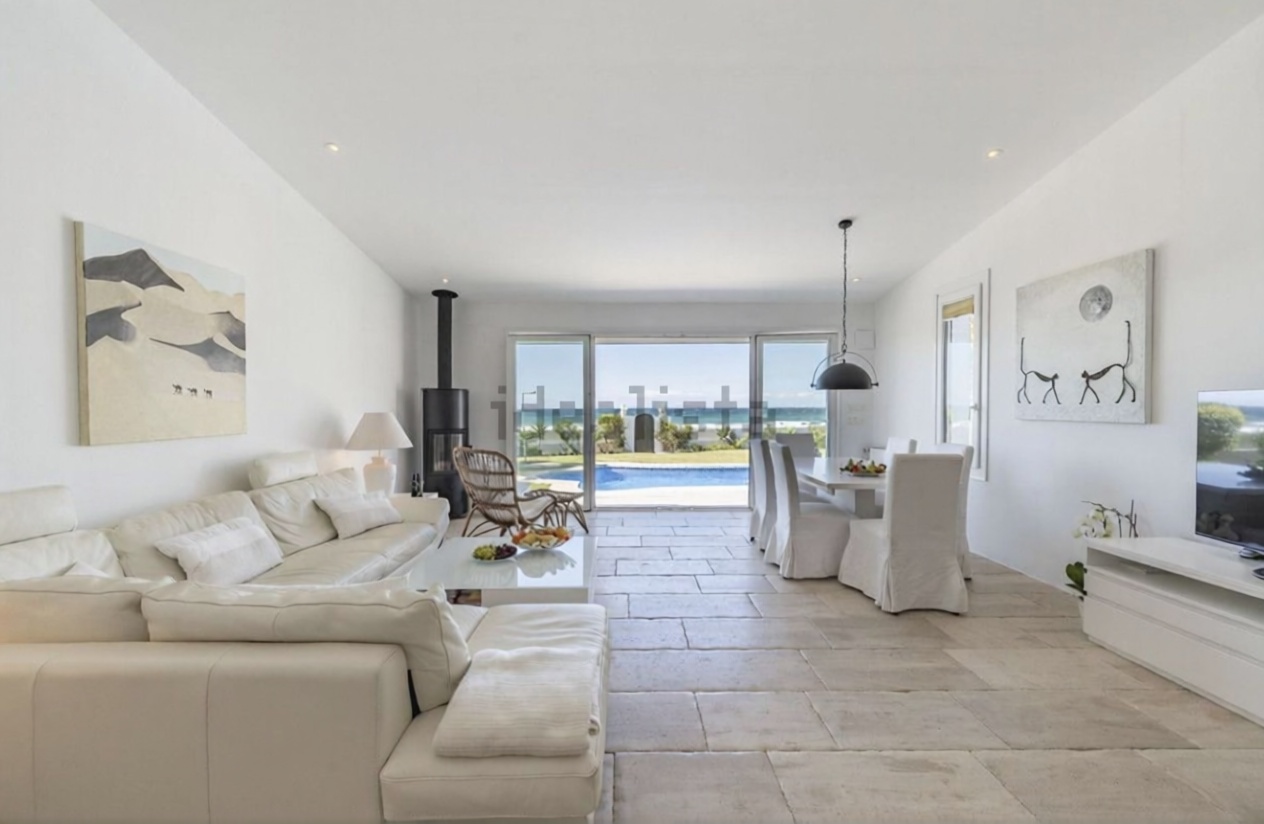 Chalet com acesso direto à praia em Marbella — Sala