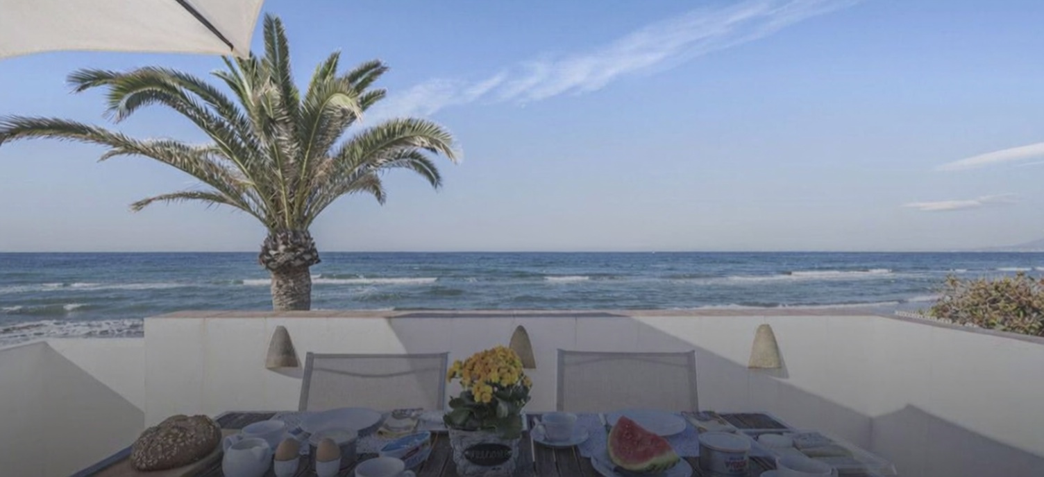 Chalet with direct beach access in Marbella