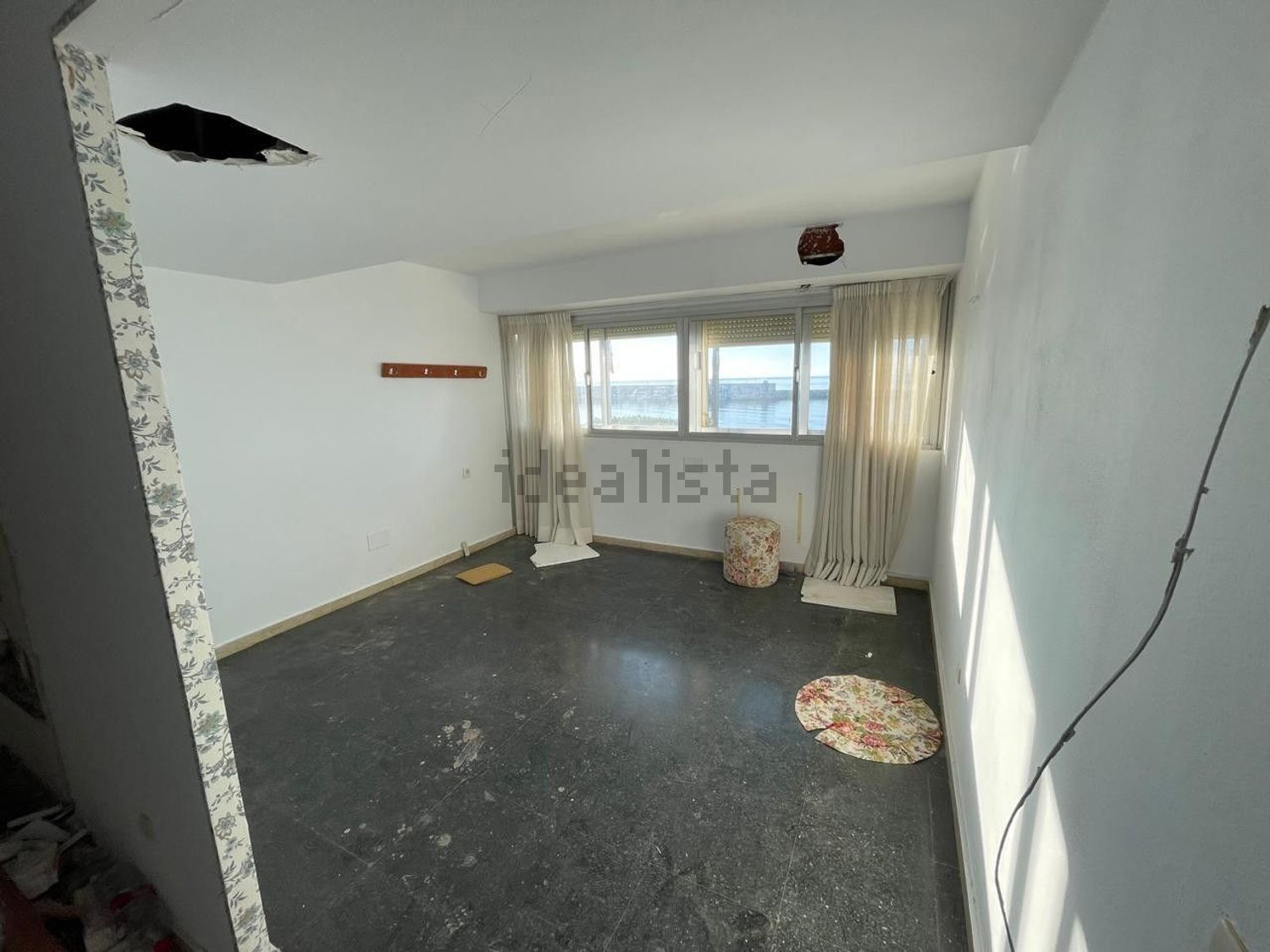 Beachfront flat in Marbella — Bedroom