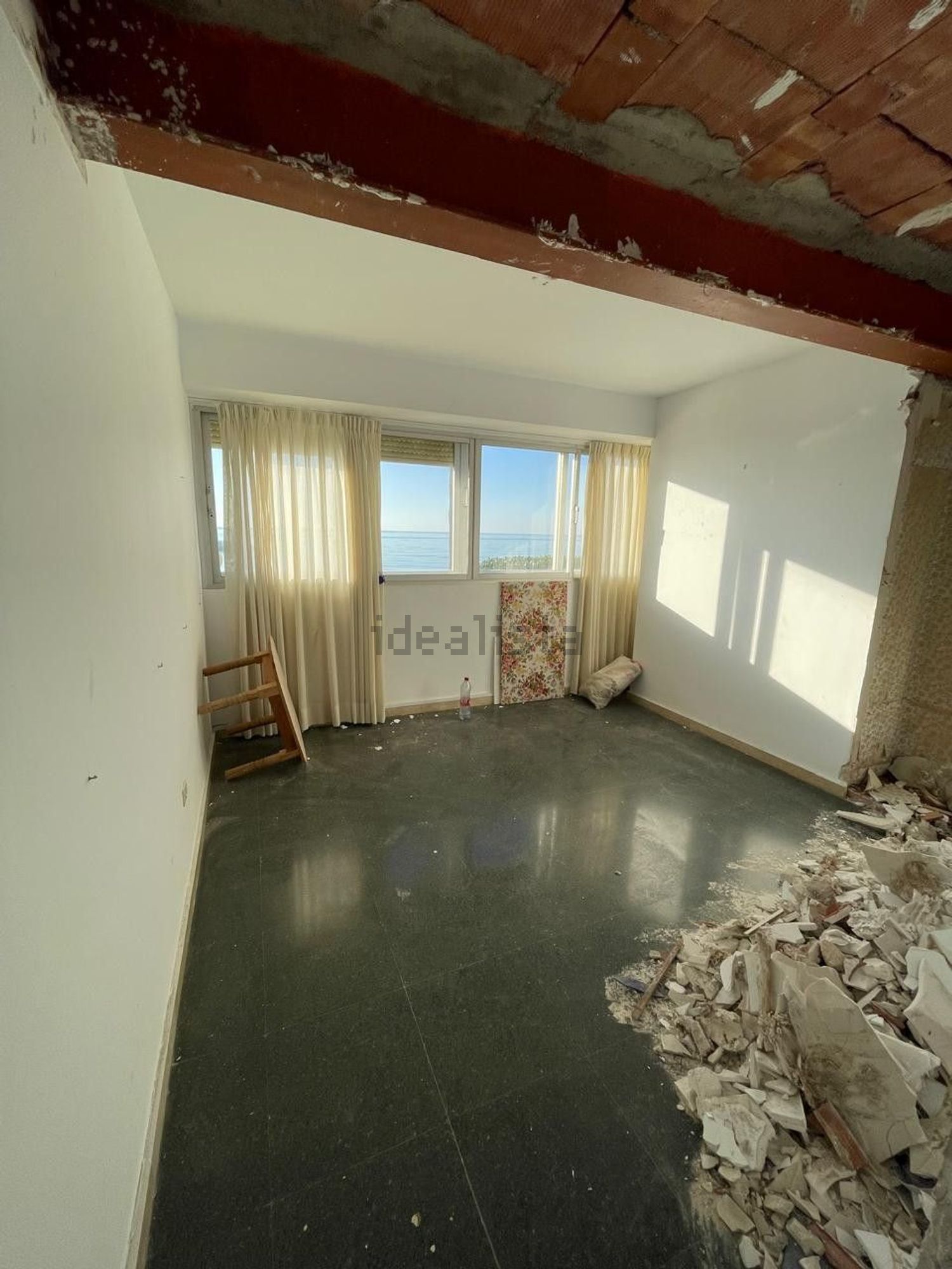 Beachfront flat in Marbella — Bedroom