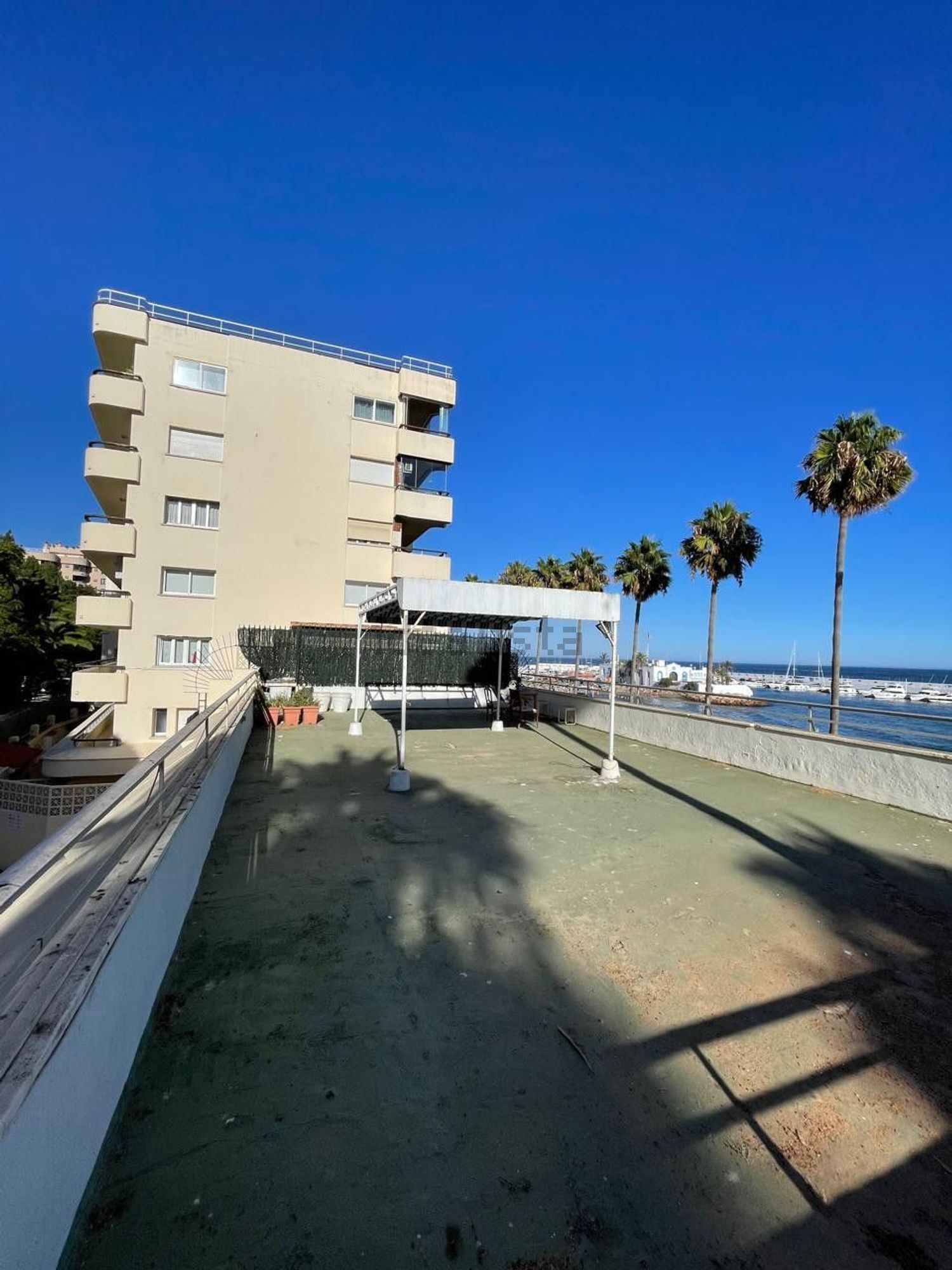 Beachfront flat in Marbella