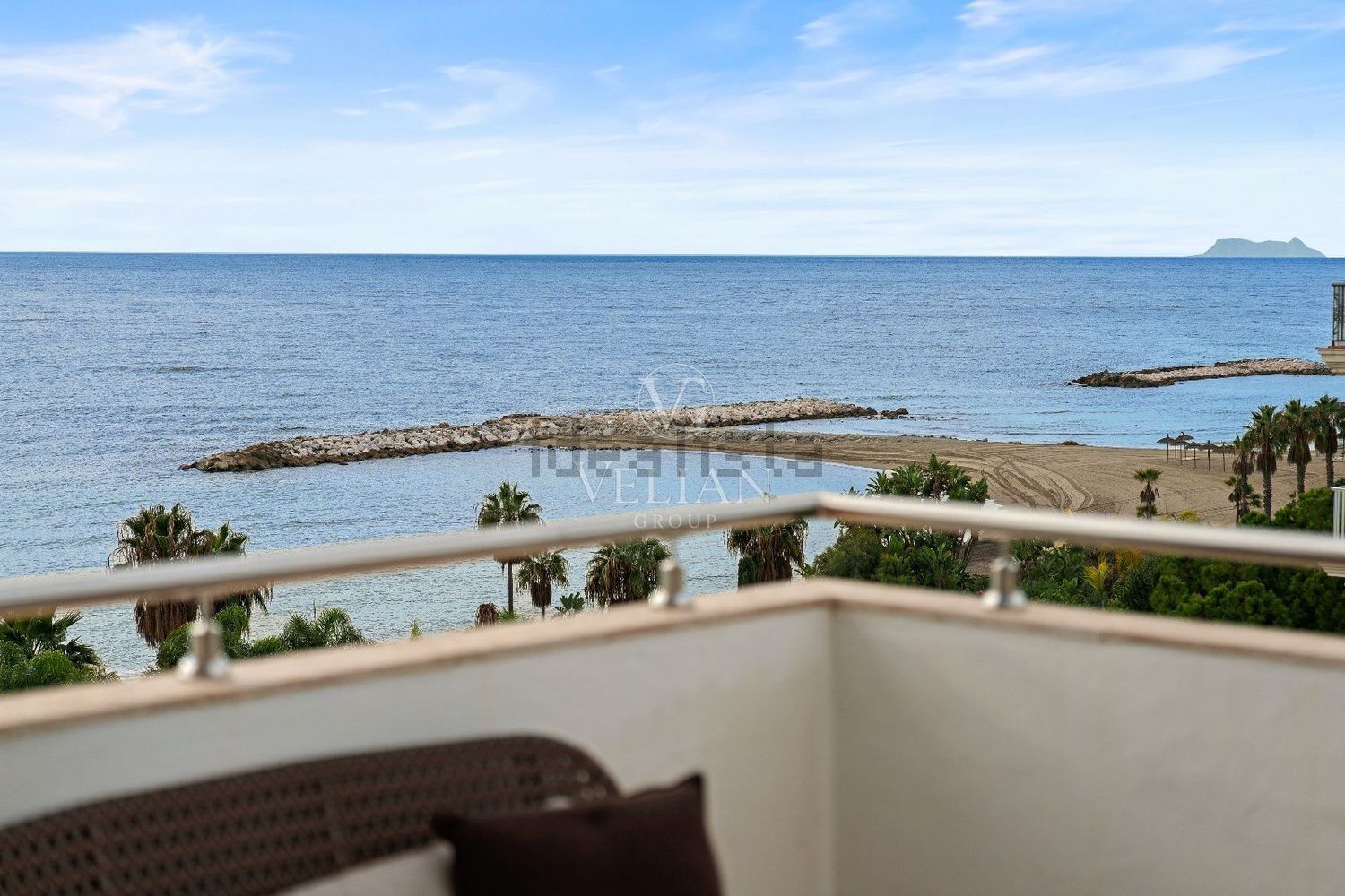 Beachfront flat in Marbella — Sea view