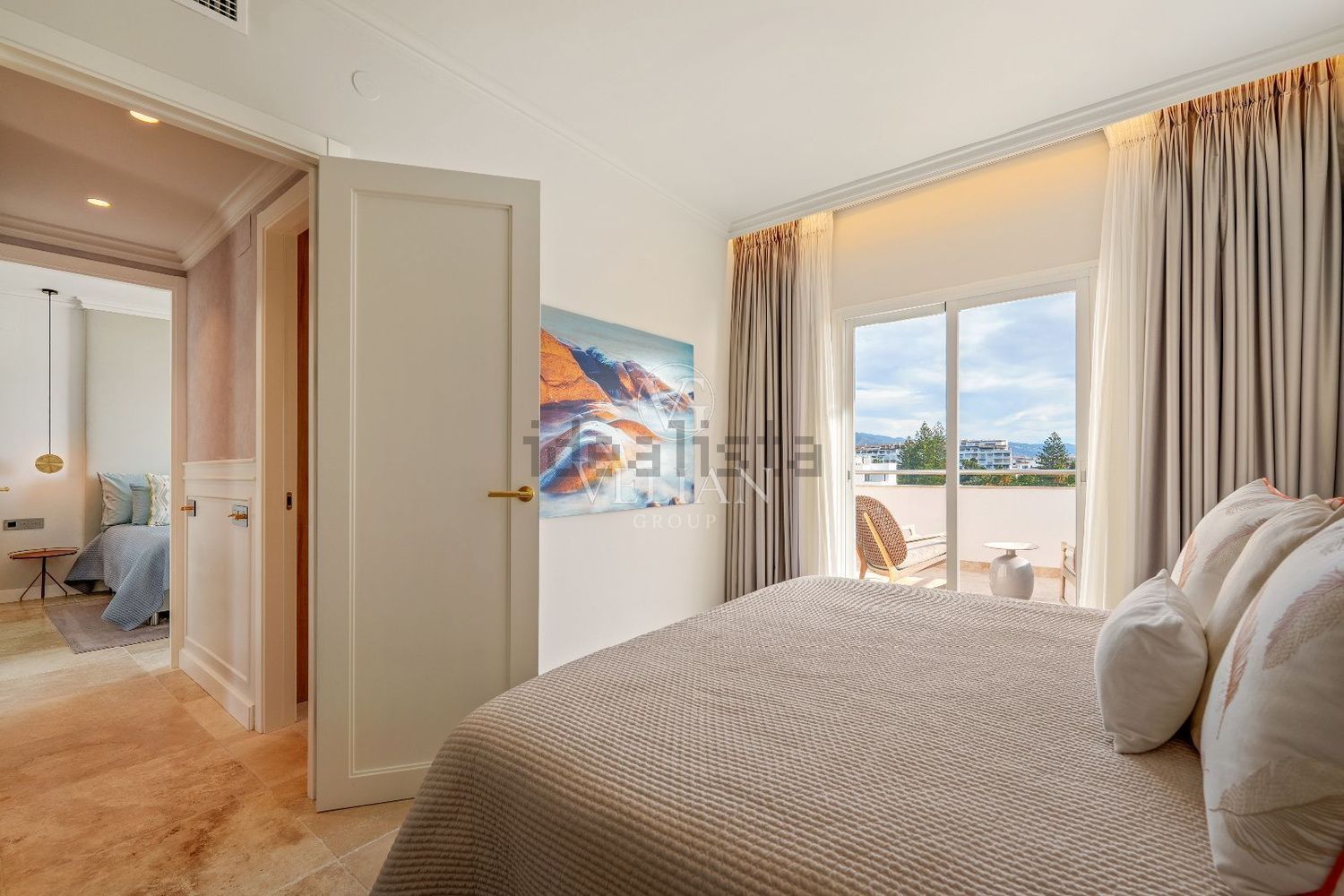Beachfront flat in Marbella — Bedroom
