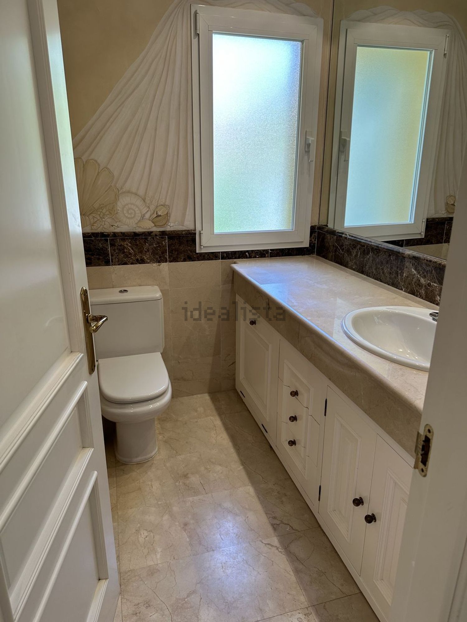 Beachfront flat in Marbella — Bathroom