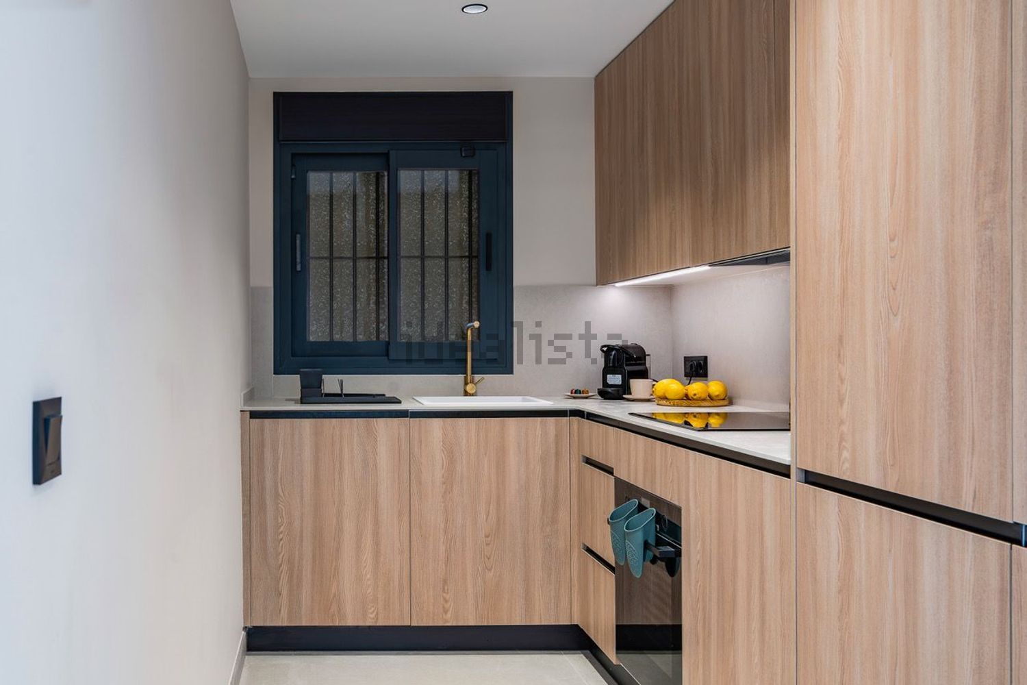 Beachfront flat in Marbella — Kitchen