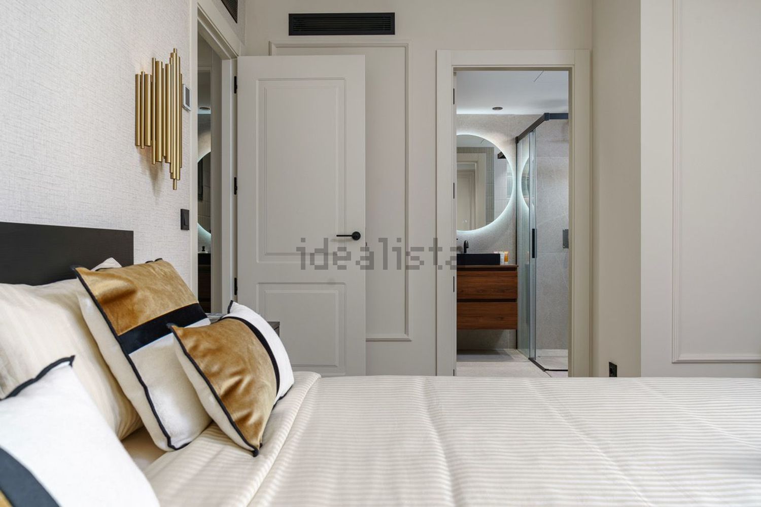 Beachfront flat in Marbella — Bedroom