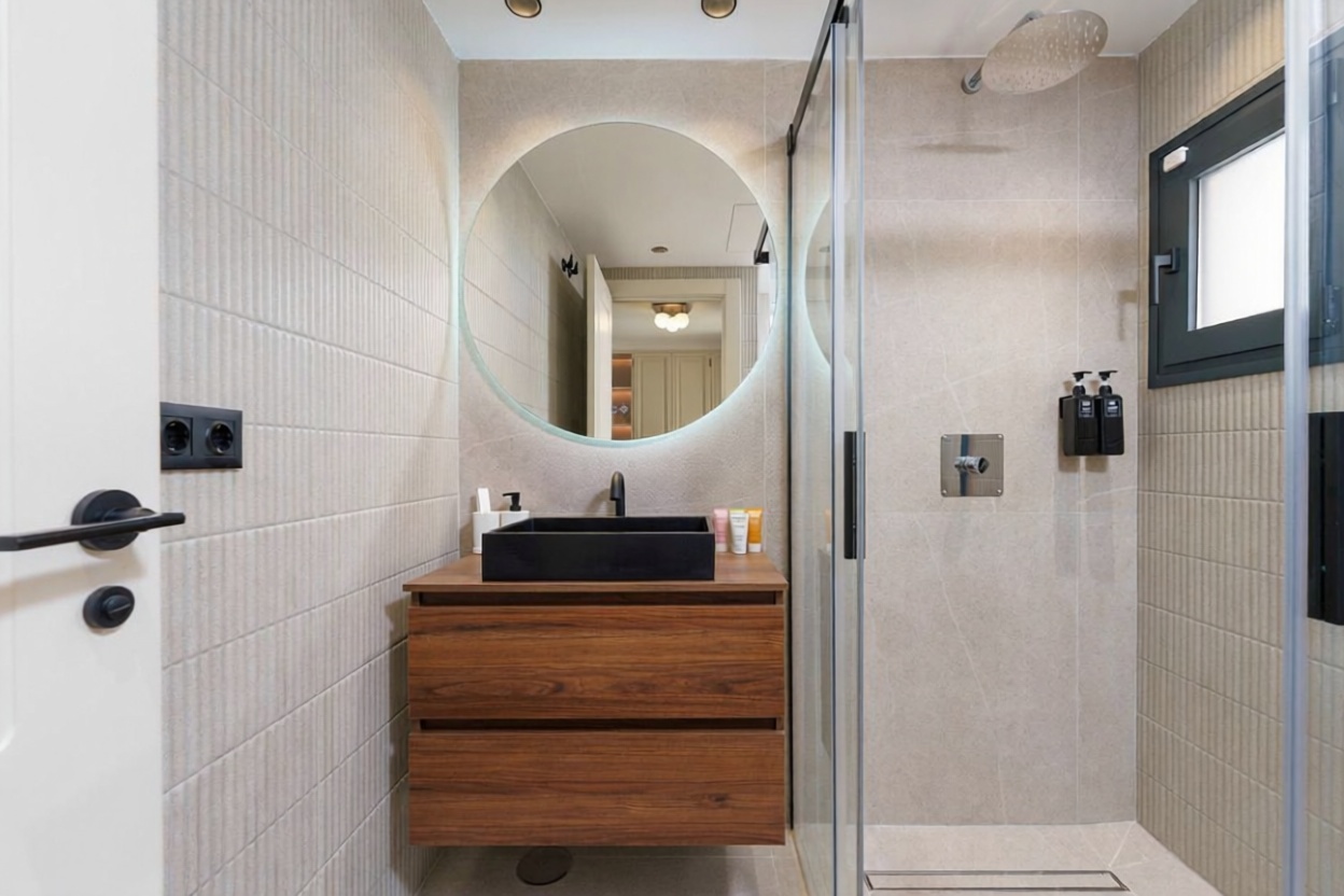 Flat for sale frontline beach in Marbella — Bathroom